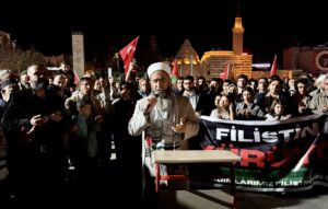 KIRŞEHİR (AA) – Kırşehir'de, ablukayı kırmak ve insani yardım ulaştırmak