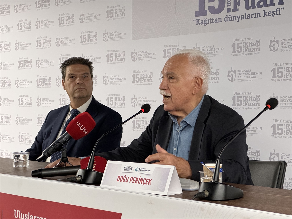Kocaeli Kitap Fuarı'nın ilk gününde söyleşi ve imza etkinlikleri gerçekleştirildi