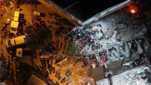 KOCAELİ (AA) – Kocaeli'nin Gebze ilçesinde çöken 7 katlı binanın