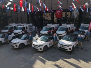 KOCAELİ (AA) – Kocaeli Büyükşehir Belediyesi, mahallelerdeki sorunları yerinde tespit