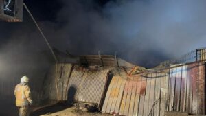 İSTANBUL (AA) – Küçükçekmece'de bir halı yıkama atölyesinde çıkan yangın,