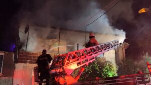 KÜTAHYA (AA) – Kütahya'da iki katlı ahşap bir evde çıkan