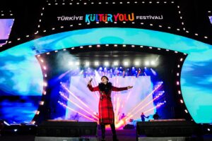 MALATYA (AA) – Malatya Kültür Yolu Festivali'nde sahne alan şarkıcı