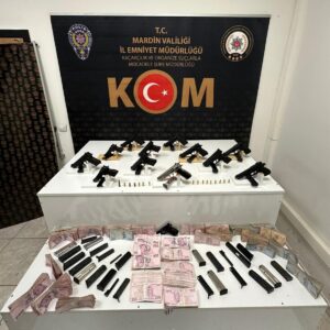 MARDİN (AA) – Mardin'in Kızıltepe ilçesinde 12 ruhsatsız tabanca ele