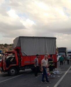 MARDİN (AA) – Mardin'in Mazıdağı ilçesinde kamyon ile kamyonetin çarpışması