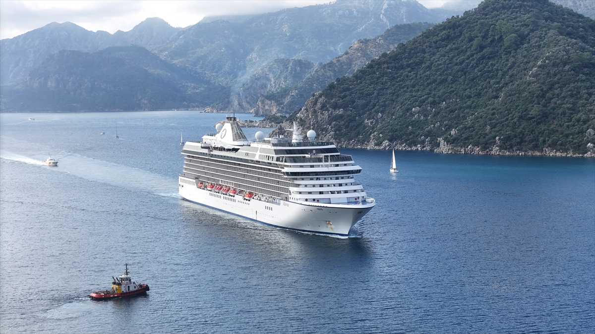 “Marina” kruvaziyeri 1193 yolcusuyla Marmaris'e geldi
