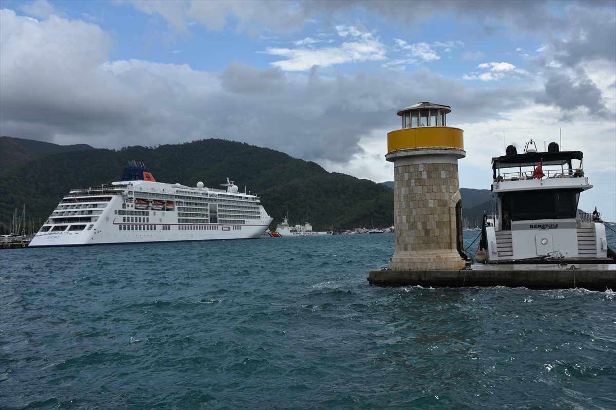 Marmaris'e “Europa 2” kruvaziyeriyle 483 yolcu geldi