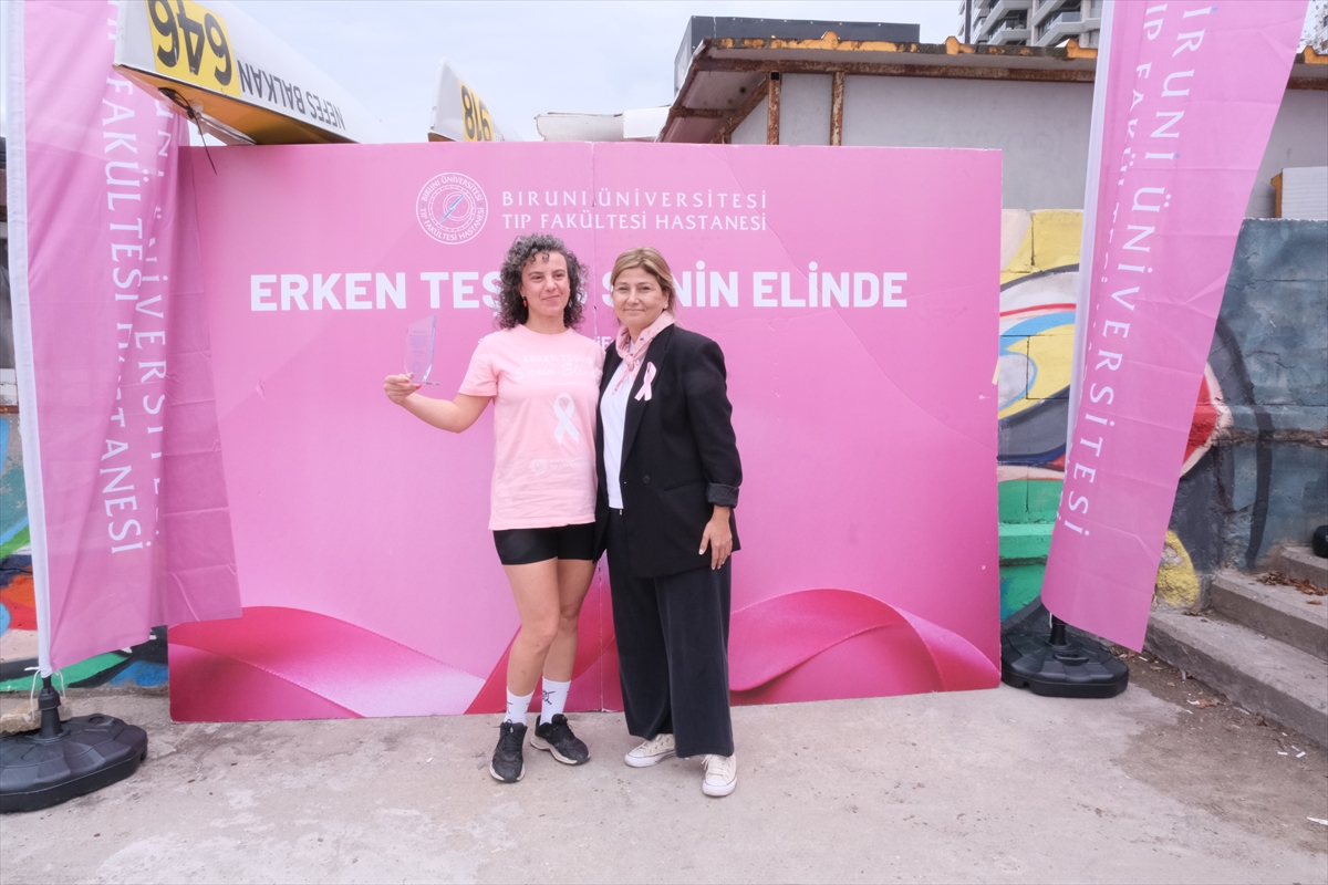 Meme kanserini yenen kadın sporcular kürek çekti