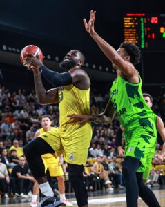 - Mersin Spor: 84 - TOFAŞ: 80