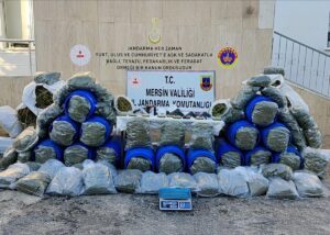 MERSİN (AA) – Mersin'de 220 kilogram esrar ve 1 kilogram
