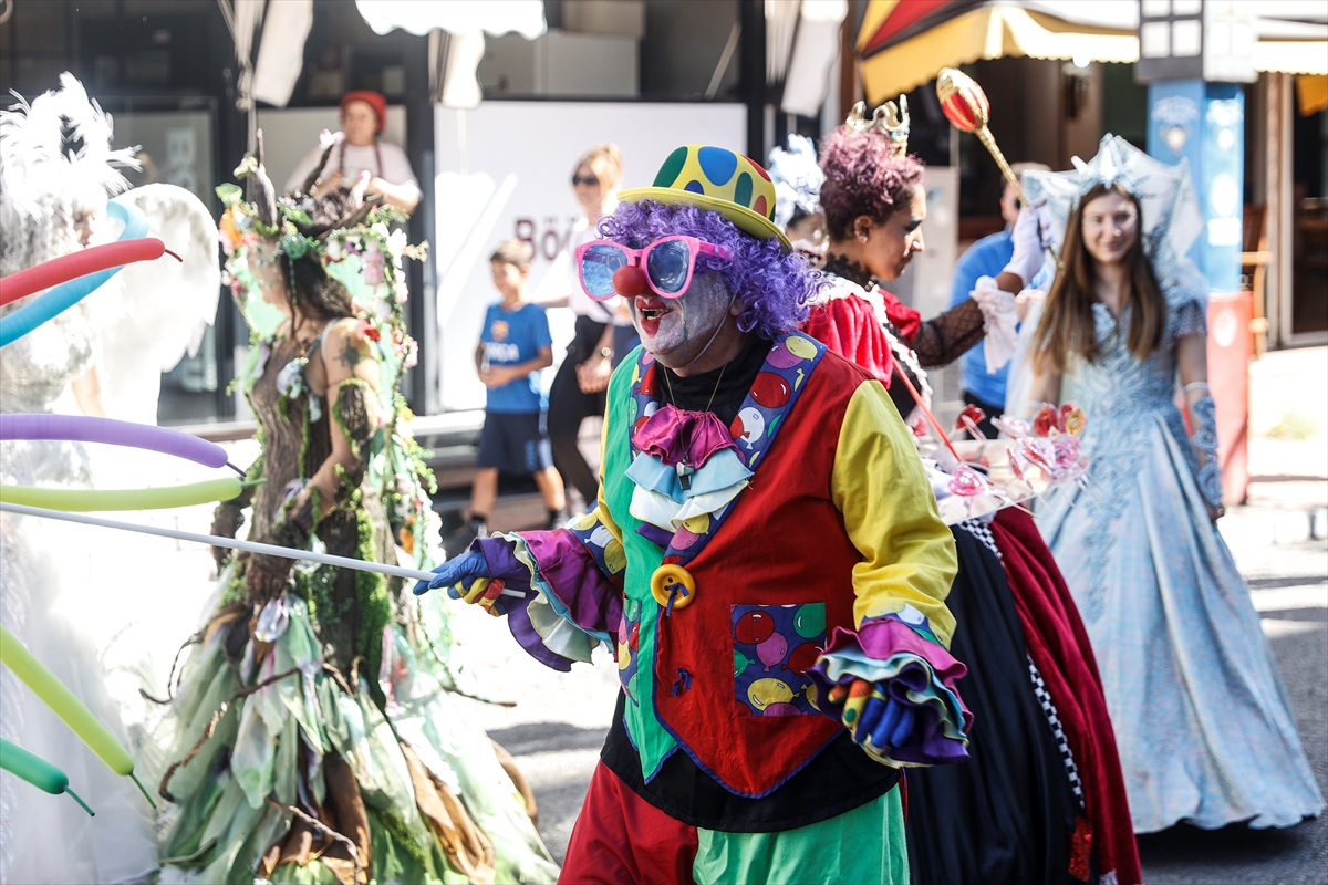 Mersin'de “7. Uluslararası Kushimoto Sokak Sanatçıları Festivali” başladı