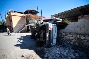 - Çarpmanın etkisiyle deponun duvarı yıkıldı  