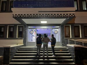 MERSİN (AA) – Mersin'in Tarsus ilçesinde oto tamir bakım atölyesi