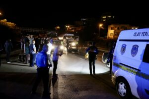 MUĞLA (AA) – Muğla'nın Fethiye ilçesinde iş makinesiyle çarpışan motosikletin