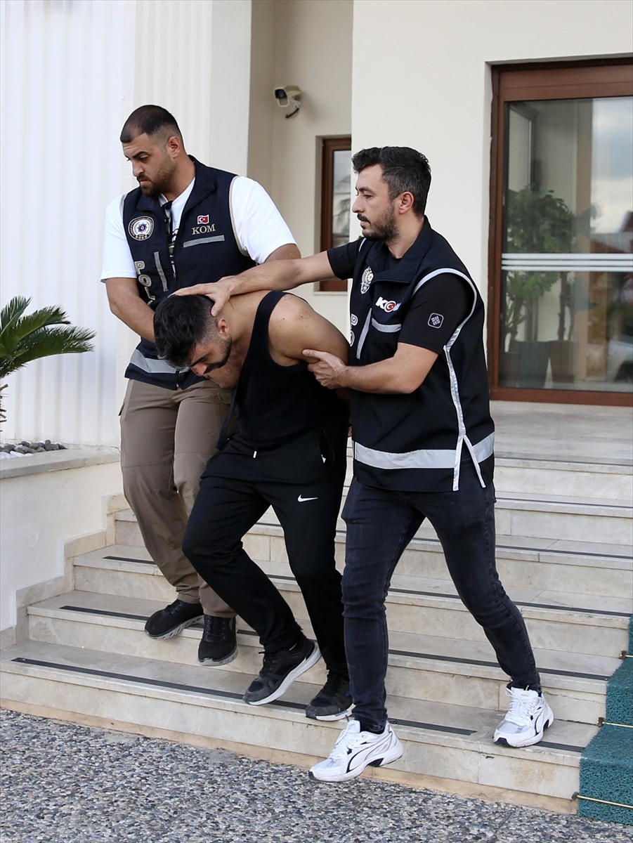 GÜNCELLEME – Muğla'da uyuşturucu operasyonunda gözaltına alınan 5 şüpheli adliyeye sevk edildi