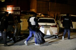 - Operasyonda bir polis memuru ayağından yaralandı