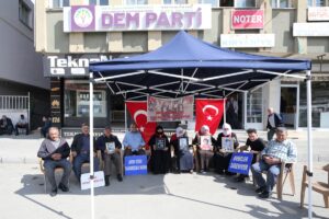 MUŞ (AA) – Muş'ta çocukları terör örgütü PKK tarafından kaçırılan