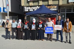 MUŞ (AA) – Muş'ta çocukları terör örgütü PKK tarafından kaçırılan