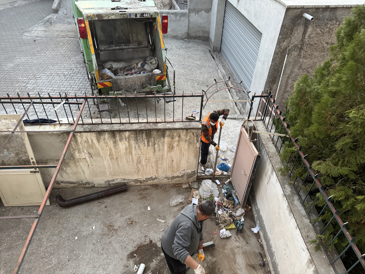 Nevşehir'de çöp evdeki engelli kadın, yaklaşık bir ay annesinin cesediyle yaşamış
