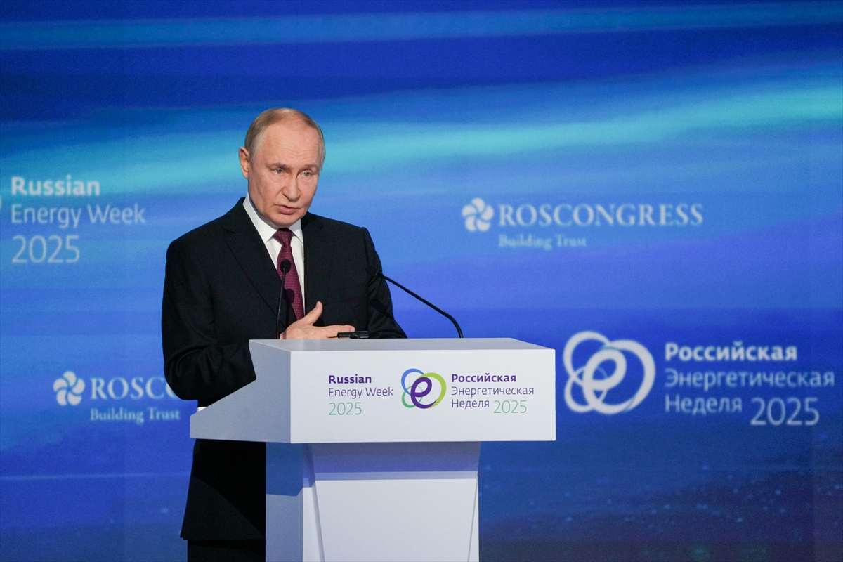 Putin: “Batılı seçkinlerin saldırgan eylemleri sonucu enerji mimarisi bozuluyor”