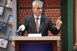 - "Türkiye, sağlık alanında çok şanslı bir ülke. Öğrencisinden hekime,