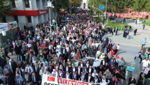 SAKARYA (AA) – Sakarya'da, İsrail'in Gazze'ye yönelik saldırıları protesto etmek