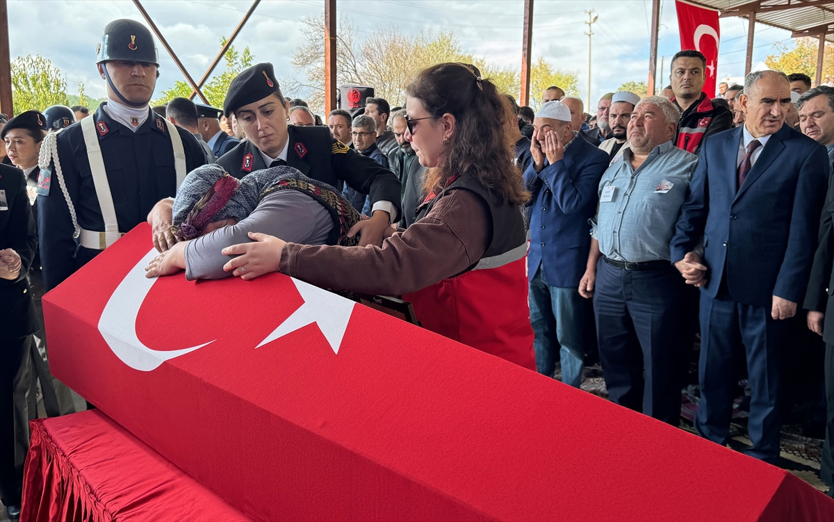 Sakarya'da şehit olan jandarma personeli Manisa'da son yolculuğuna uğurlandı