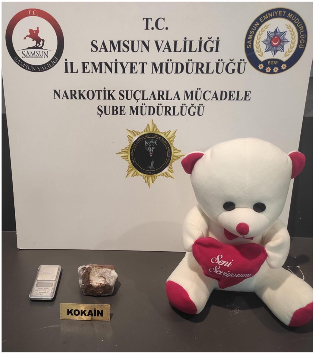 Samsun'da oyuncak ayının içine gizlenmiş uyuşturucu ele geçirildi
