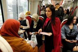 SAMSUN (AA) – Samsun'da Meme Kanseri Farkındalık Ayı kapsamında tramvayda