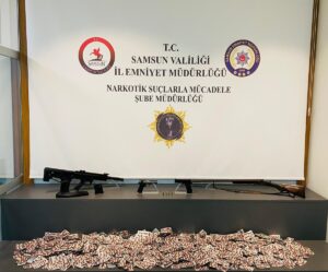 SAMSUN (AA) – Samsun'un Atakum ilçesinde düzenlenen uyuşturucu operasyonunda 4