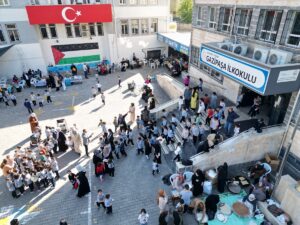 ŞANLIURFA (AA) – Şanlıurfa'nın Siverek ilçesinde Gazze'ye yardım amacıyla kermes