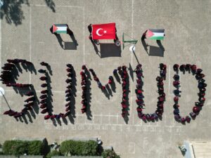 ŞANLIURFA (AA) – Şanlıurfa'nın Siverek ilçesinde lise öğrencileri, İsrail ablukasını