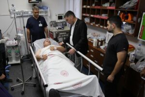 ŞANLIURFA (AA) – Şanlıurfa'nın Eyyübiye ilçesinde polis merkezi önündeki nöbetçi