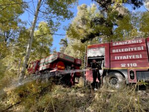 KARS (AA) – Kars'ın Sarıkamış ilçesinde ormanda çıkan örtü yangını