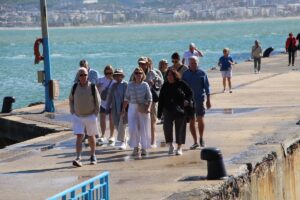 ANTALYA (AA) – Bahamalar bayraklı "Seven Seas Voyager" adlı kruvaziyer,