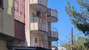 SİİRT (AA) – Siirt'in Kurtalan ilçesinde bir kişi, eşini ve