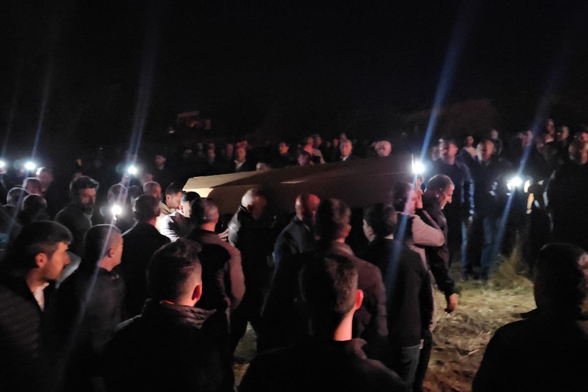 SİİRT (AA) – Siirt'in Kurtalan ilçesinde bir kişi, hamile eşini