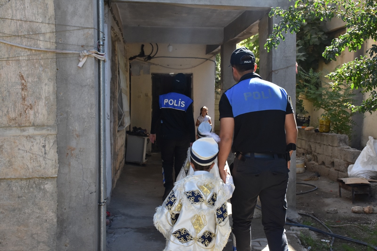 Siirt'te “Kirvem Polis Olsun Projesi” ile 600 çocuk sünnet ettirildi