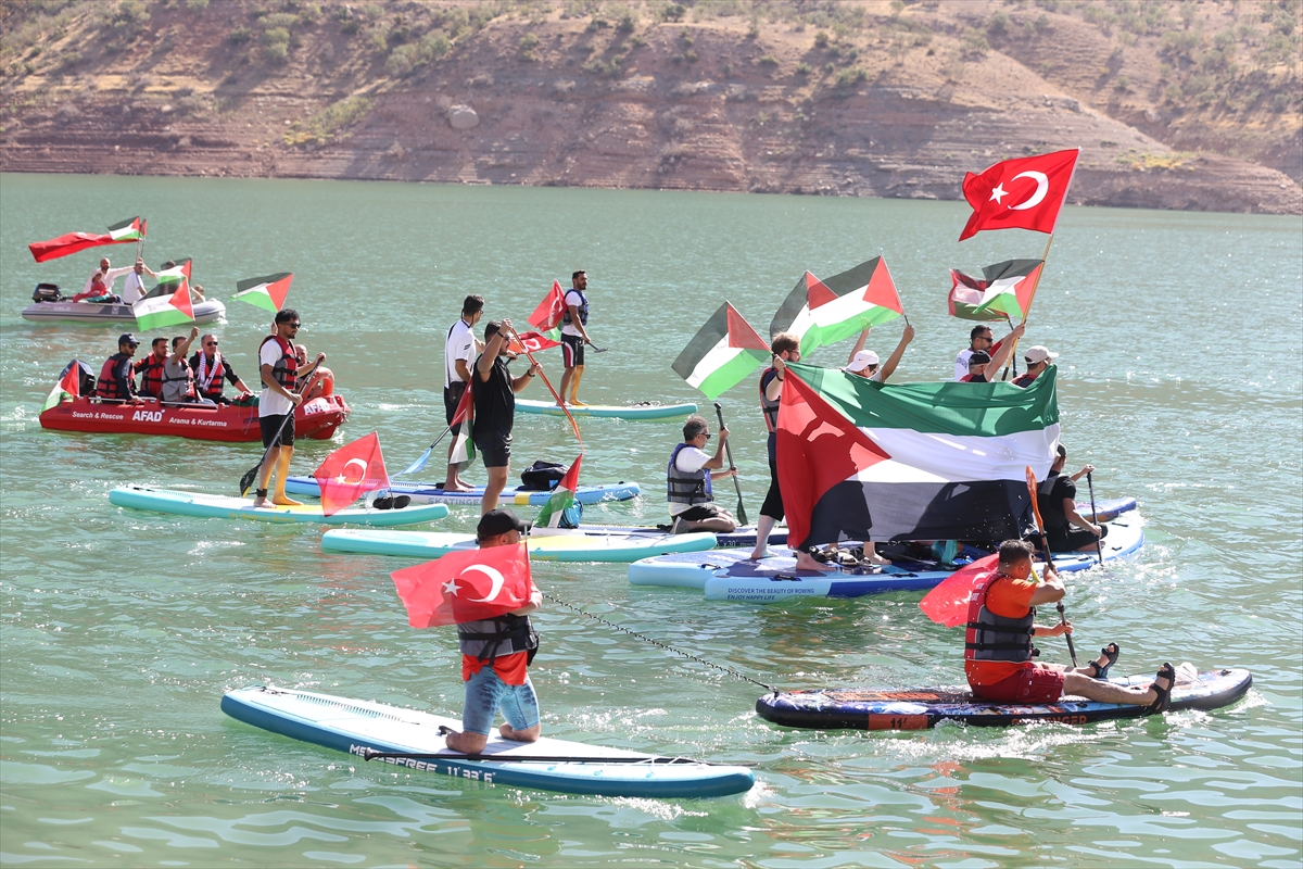 Siirt'te Küresel Sumud Filosu'na destek amacıyla Botan Çayı'na açıldılar