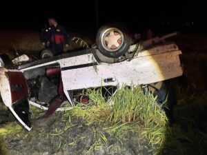 SİNOP (AA) – Sinop'un Boyabat ilçesinde otomobilin tarlaya devrilmesi sonucu