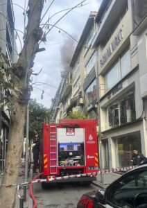 İSTANBUL (AA) – Şişli'de 4 katlı binanın en üst katındaki