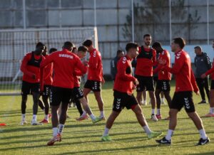 - "Asla öyle bir şey gündemimizde yok. Anlayışla karşılıyorum, saygı