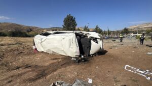 SİVAS (AA) – Sivas'ta minibüsün devrilmesi sonucu yaralanan 4 kişi,