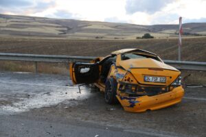 SİVAS (AA) – Sivas'ın Gemerek ilçesinde çarpışan iki otomobilin sürücüleri