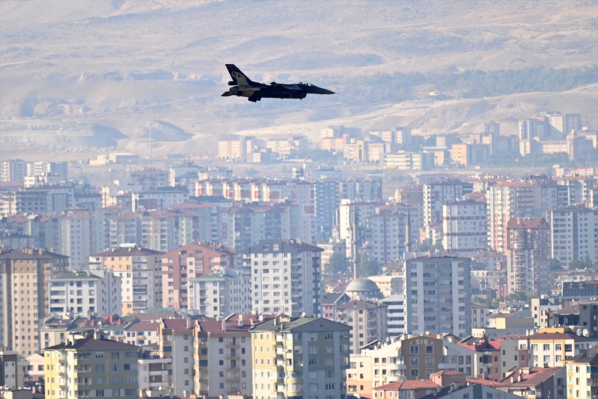 SOLOTÜRK Kayseri'de prova uçuşu yaptı