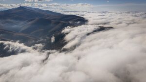 TRABZON (AA) – Trabzon'un Çaykara ilçesindeki Sultan Murat Yaylası, sis