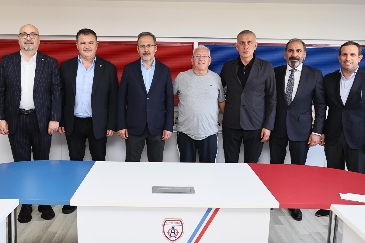 TFF Başkanı Hacıosmanoğlu'ndan Altınordu'ya ziyaret