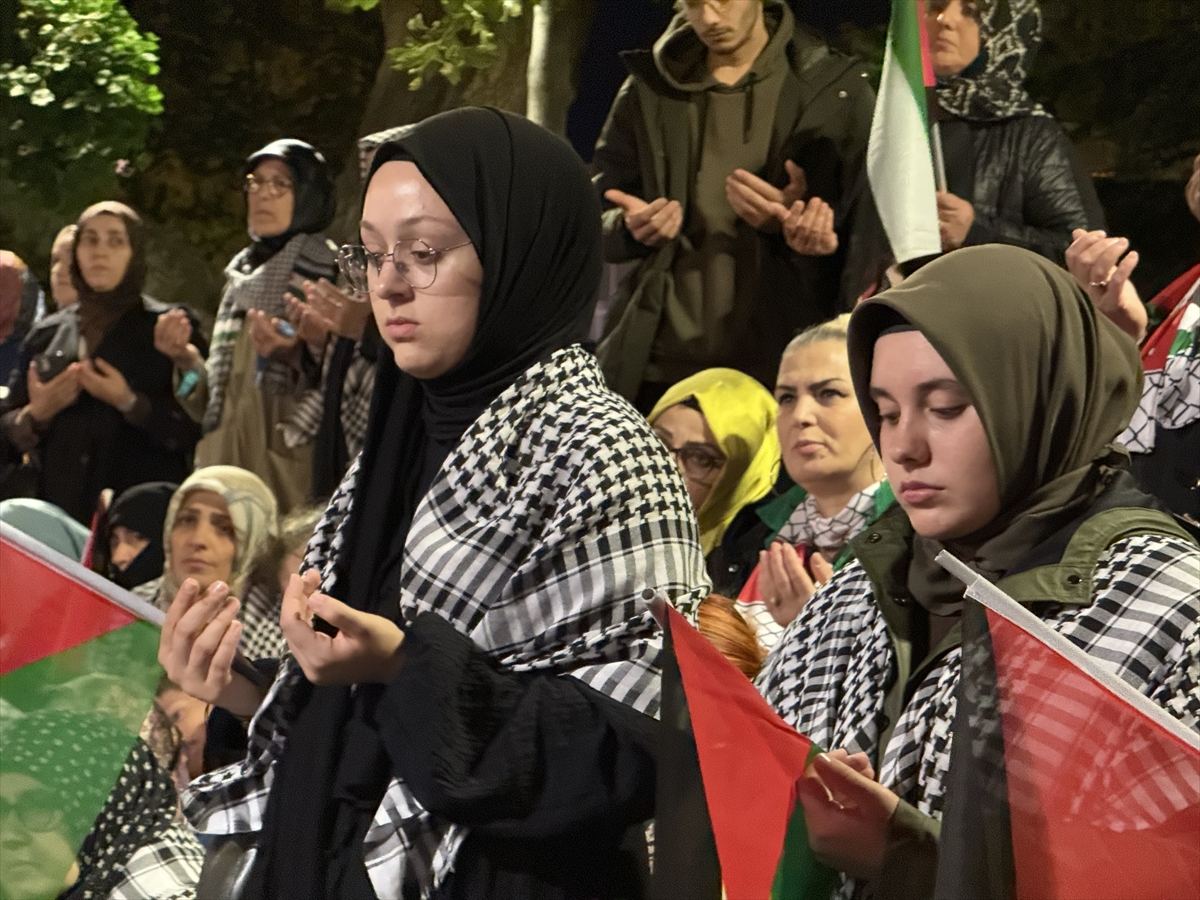 Trabzon'da İsrail'in Küresel Sumud Filosu'na saldırısı protesto edildi