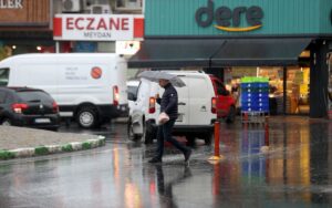 EDİRNE (AA) – Edirne, Kırklareli ve Tekirdağ'da sağanak yaşamı olumsuz