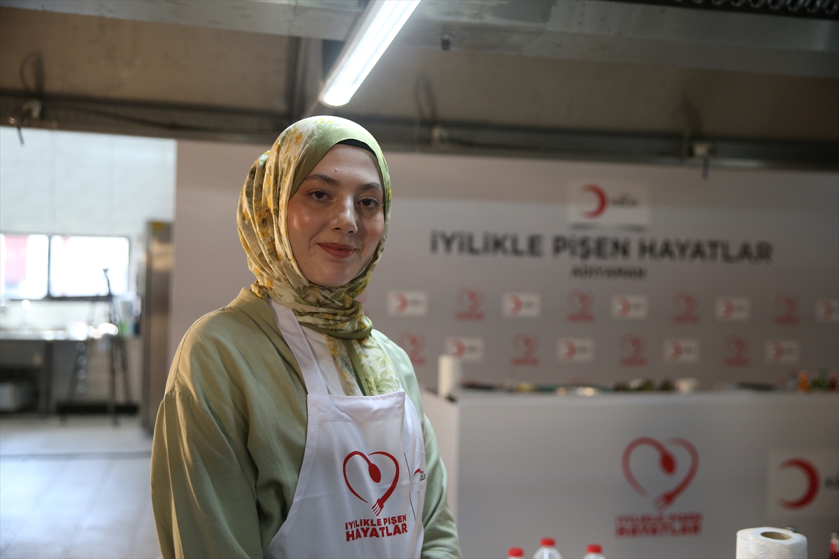 Türk Kızılay Genel Başkanı Yılmaz, Adıyaman'da aşçılık atölyesine katıldı: